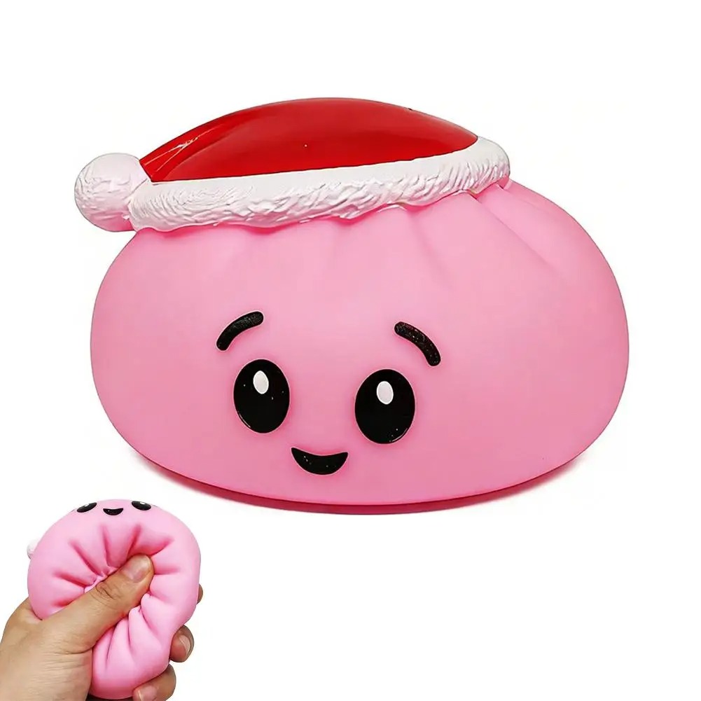 Boutique Planete Jouets France - Squishy Dumpling Bonnet de Père Noël – Rose, Rouge, Blanc ou Vert 5 Squishy dumpling rose avec bonnet de Noël - Planete Jouets France