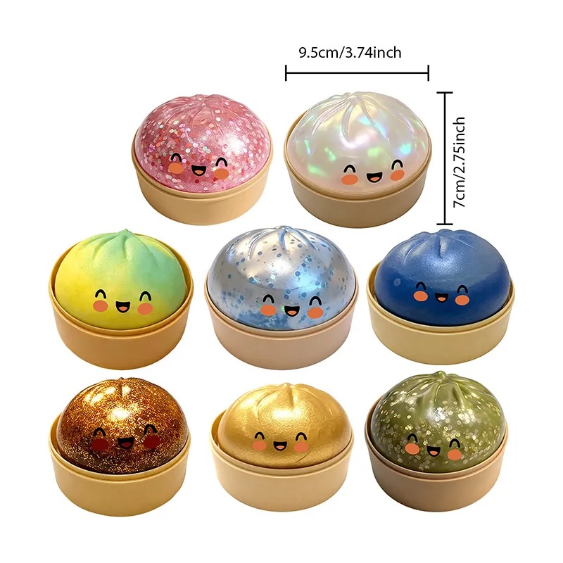 Boutique Planete Jouets France - Coffret Squishies Dumpling Pailletés et Métallisés – 1, 6 ou 12 Pièces 5 Dimensions d'un squishy dumpling du coffret 9,5 x 7 cm - Planete Jouets France