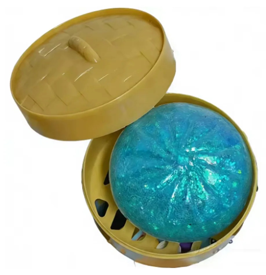 Boutique Planete Jouets France - Blind Box Squishy Dumpling Pailleté – 12 Couleurs à Collectionner 10 Squishy dumpling bleu pailleté dans son mini panier - Planete Jouets France